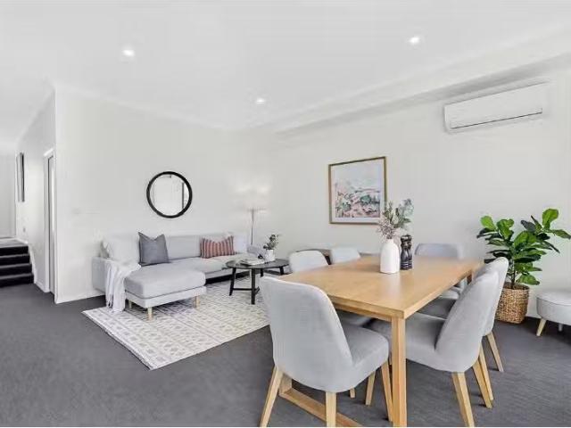 Just in! 4/10 Faucett Street, Blackalls Park Townhouse for ren.
