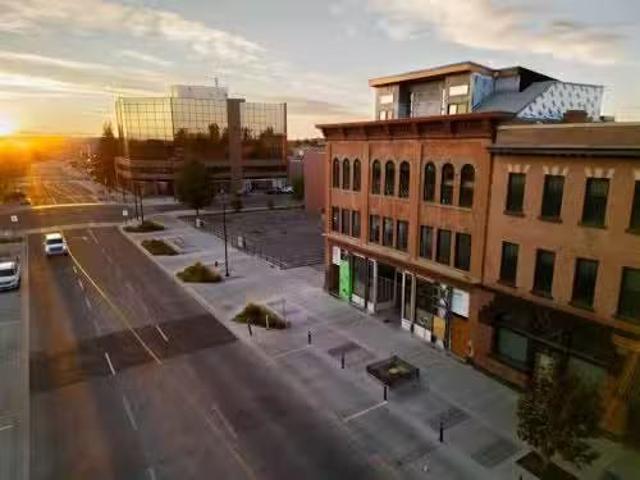 Just in! 411 3 Avenue South, Lethbridge, AB, T1J 0H2 commerc.