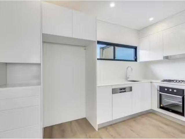 Charming 4/13A Glebe Point Road, Glebe Apartment for rent Lis.