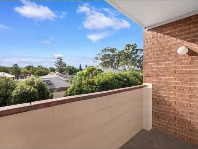 Unique 4/147 March Street, Richmond Apartment for rent Listed.