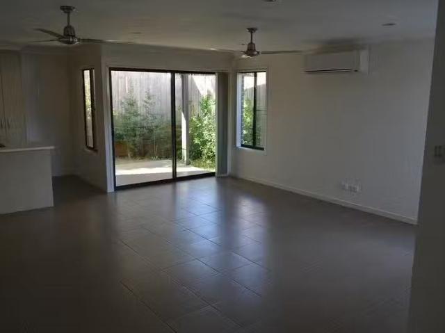 Unique 4/15 Gostwyck Street, Newtown, QLD 4350