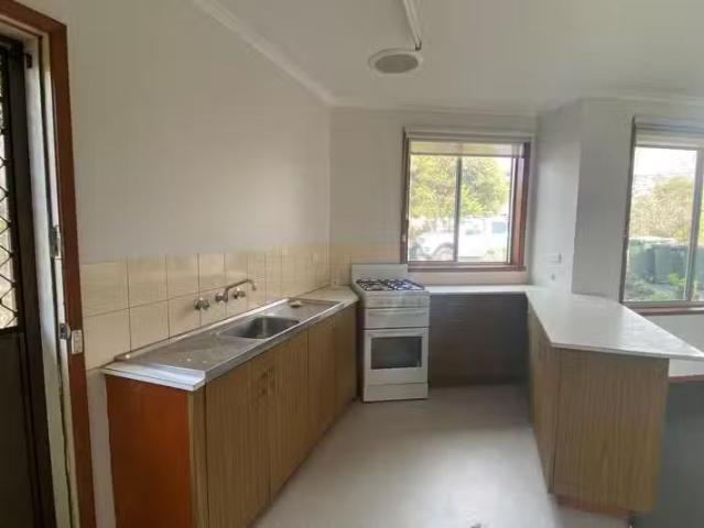 Cozy 4/17 Everett Close, Herne Hill, VIC 3218 Unit for Rent