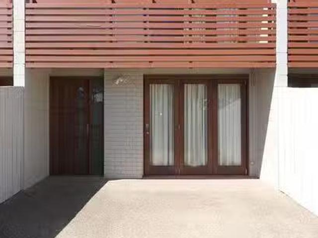 Just in! 4/17 Kennedy Street, North Ward, QLD 4810
