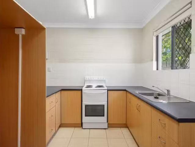 Charming 4/18 Kitchener Road, Pimlico, QLD 4812