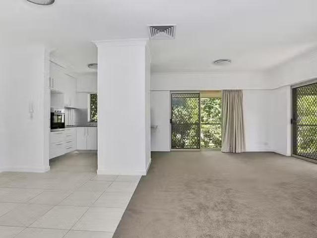 Unique 4/19 Finney Road, Indooroopilly, QLD 4068