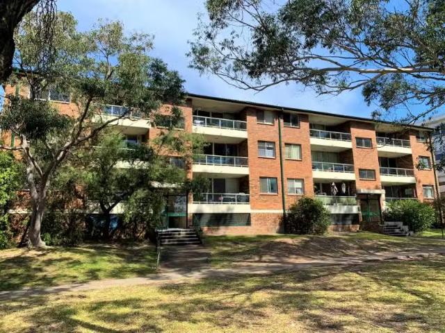 Unique 4/1 9 Warburton Street, GYMEA Apartment for rent Liste.