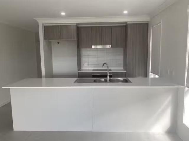 Just in! 41 Flame Tree Road, Cotswold Hills, QLD 4350