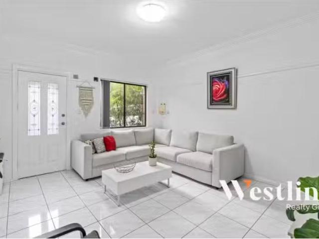 Just in! 4/1 Kenneth Avenue, Baulkham Hills Townhouse for rent.