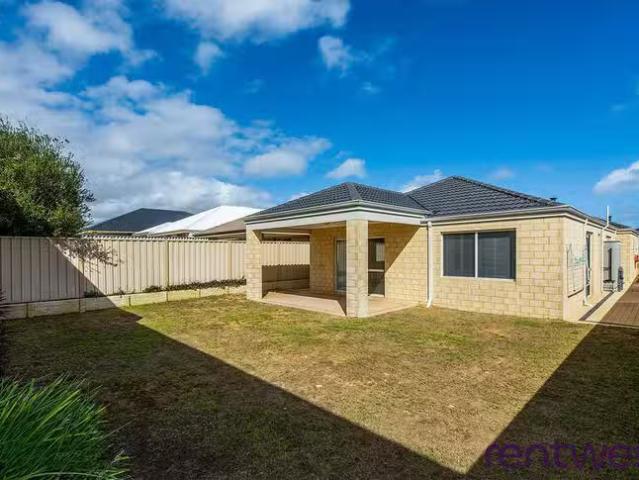 Just in! 41 Oakbank Crescent, Butler, WA 6036