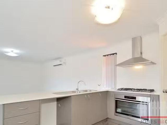 Charming 41 Redstone Trail, Ellenbrook, WA 6069