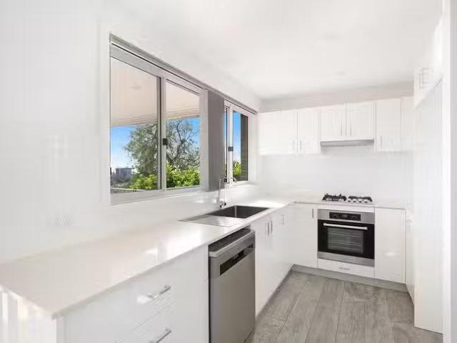 Unique 4/234 Flagstaff Road, Lake Heights, NSW 2502