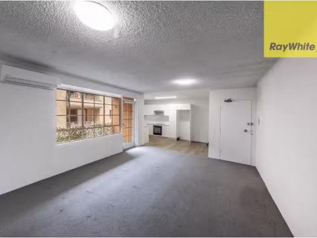 Unique 4/23 Caroline Street, WESTMEAD House for rent Listed b.