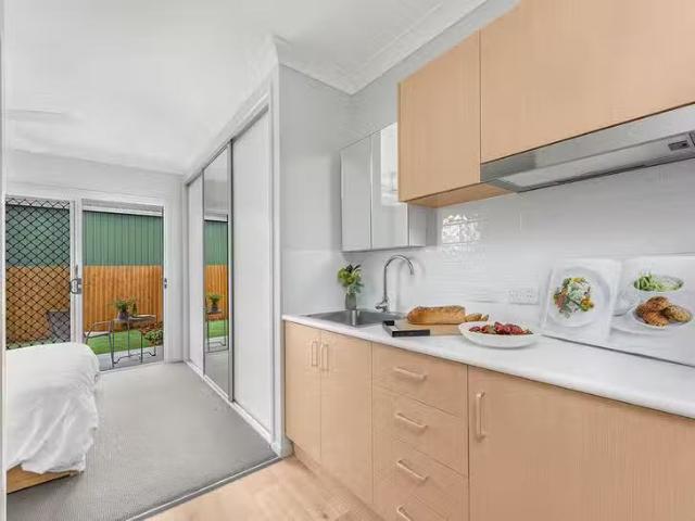Cheap 4/29 Field Avenue, Hemmant, QLD 4174