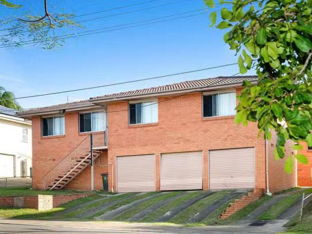 Just in! 4/29 Wellington Street, Coorparoo, QLD 4151