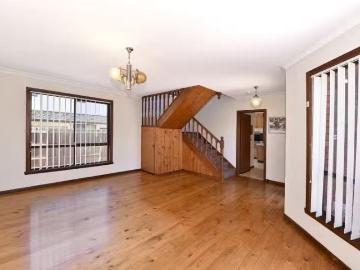 Unique 4/2 4 Carmyle Court, Avondale Heights VIC 3034