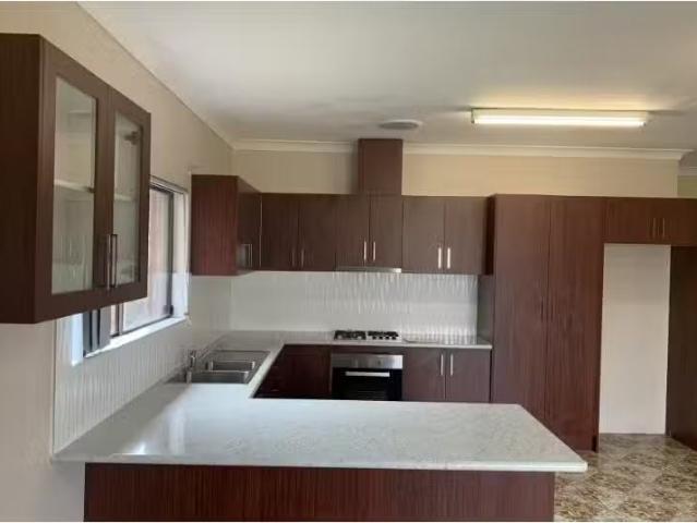 Cozy 42 Colgong Crescent, Towradgi House for rent Listed by C.