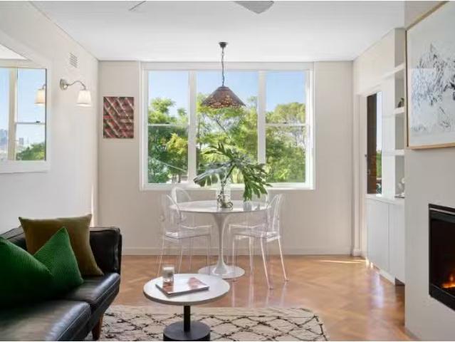 Unique 4/2 Pearson Street, Balmain East Apartment for rent Li.