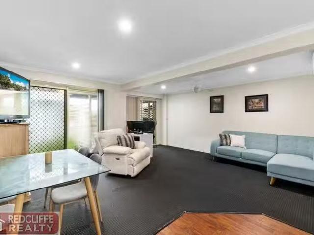 Cheap 4/30 Silvyn Street, Redcliffe, QLD 4020