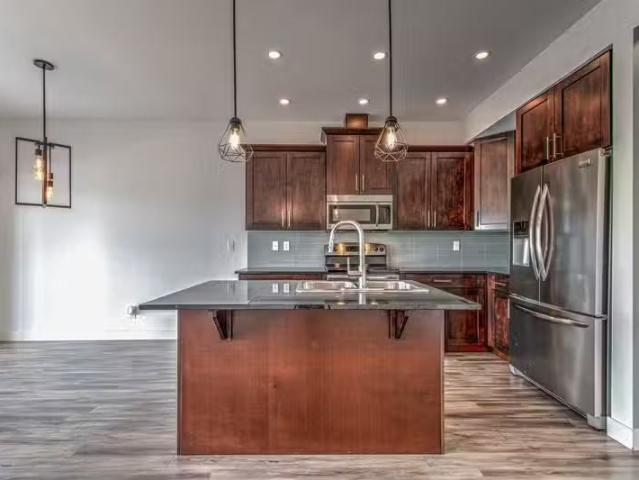 Deal! 4409 Bellevue Drive 1 4409 Bellevue Dr #1
