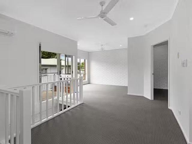 Just in! 4/489 Esplanade, Torquay, QLD 4655