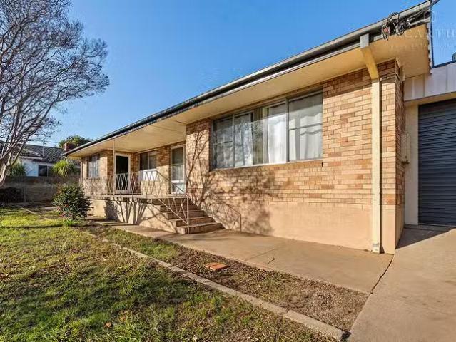 Deal! 44 Urana Street, Turvey Park, NSW 2650