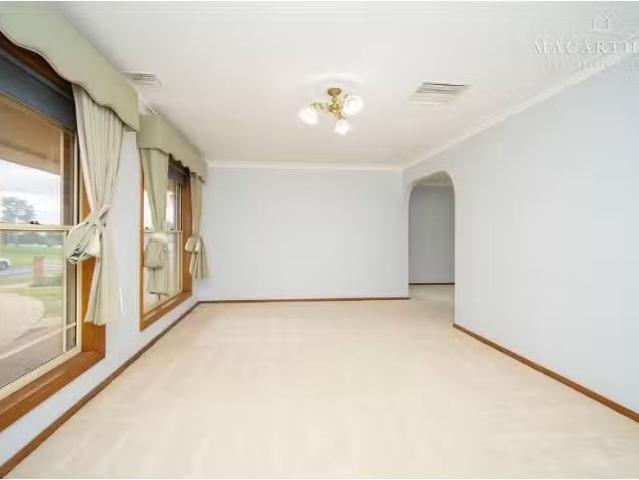Nice 45 Berembee Road, Bourkelands House for rent Listed by L.