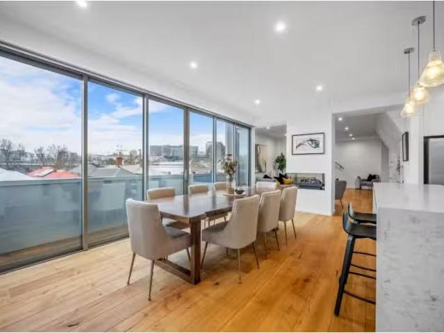 Cozy 45 Little Leveson Street, North Melbourne Townhouse for r.