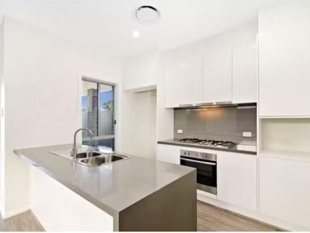 Cheap 460 Cabramatta Road West, CABRAMATTA WEST House for rent.