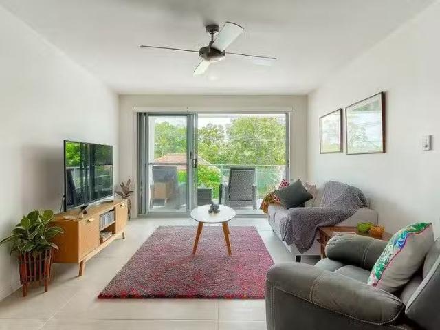Unique 4/66 Gamelin Crescent, Stafford, QLD 4053
