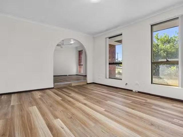 Charming 46 Urbahns Crescent, Bateman, WA 6150