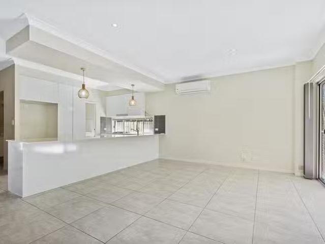 Nice 4/6 Bond Street, Cleveland, QLD 4163