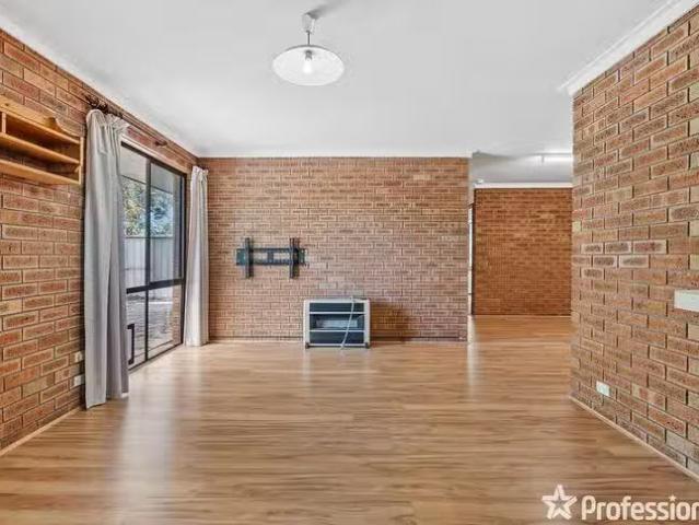 Deal! 46 Peoples Avenue, Gooseberry Hill, WA 6076