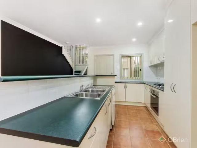 Cheap 4/70 Community Hub, Sydenham VIC 3037