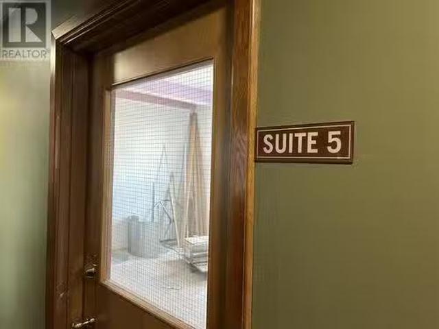 Unique 478 Queen St E, Sault Ste. Marie, ON, P6A 1Z8 commerc.