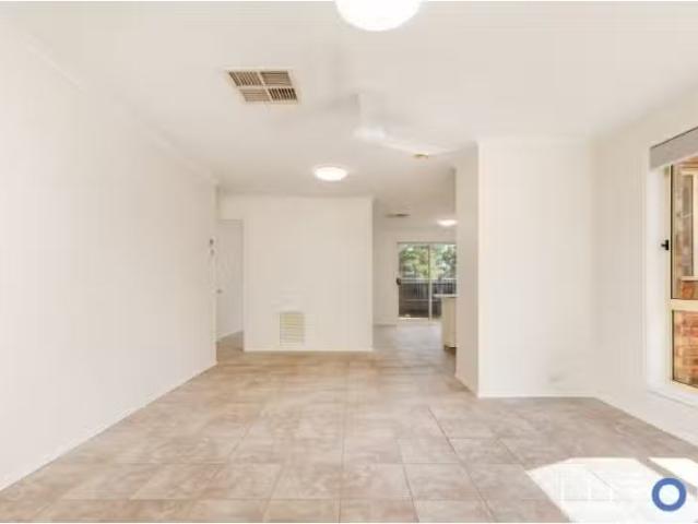 Just in! 4/80 Britten Jones Drive, Holt Townhouse for rent.