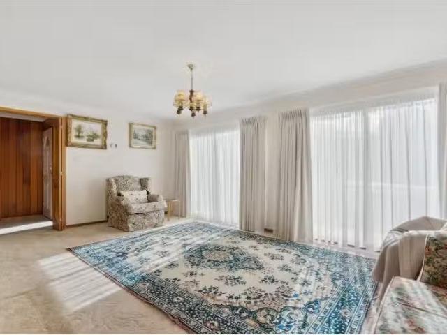 Deal! 48 Cossington Smith Crescent, Lyneham House for rent Li.