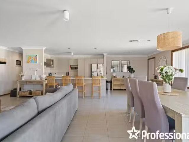 Charming 48 Eugenie Street, Raglan, NSW 2795