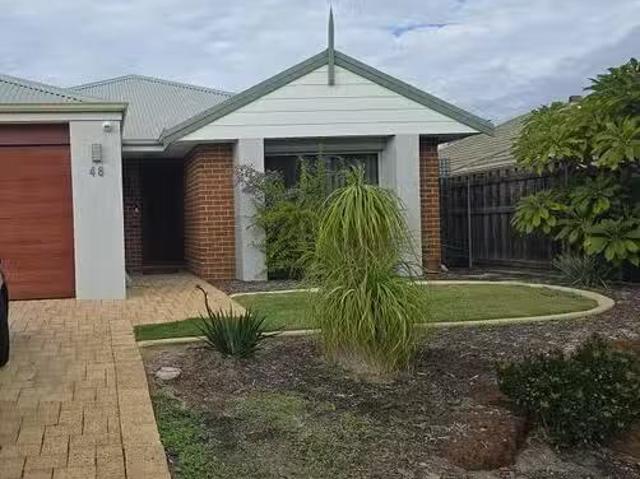 Unique 48 Musselbrook Trail, Ellenbrook, WA 6069