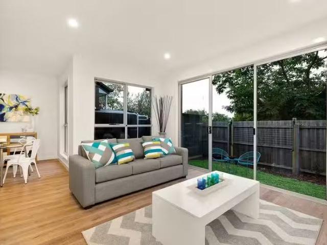For Rent! 4/9 Warrs Road, Maribyrnong VIC 3032
