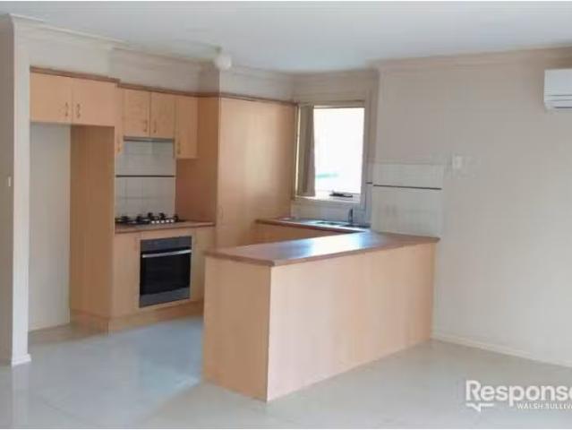 Just in! 4 Bundara Way, Baulkham Hills Townhouse for rent Lis.