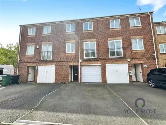 For Rent! 4 BA 4 bedroom terraced house for rent in Thunderbol.