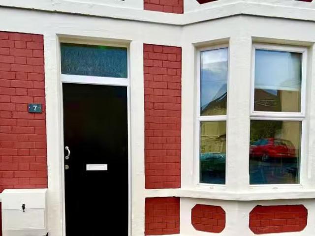 Unique 4 BA 6 bedroom house for rent in Paultow Road, Bristol.