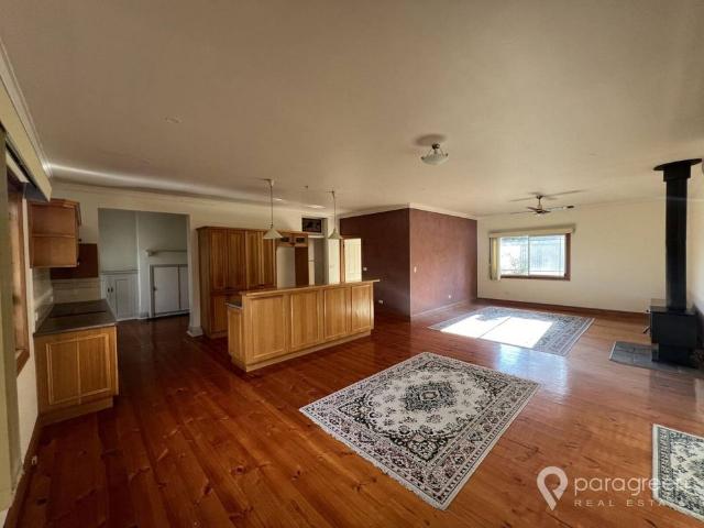 CHARMING 4 BED HOUSE IN TOORA!