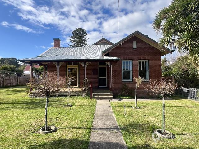 CHARMING 4 BED HOUSE IN TOORA!