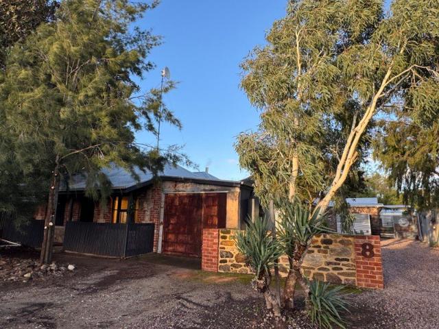 Charming 4 Bedroom Cottage with Detached Studio