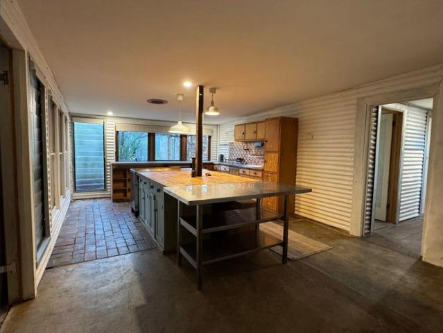 Charming 4 Bedroom Cottage with Detached Studio