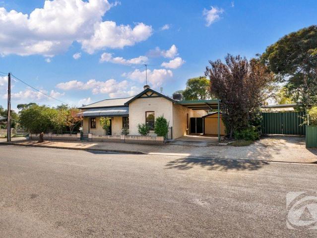 Charming 4 Bedroom Cottage with Shopfront Private Viewings Only!