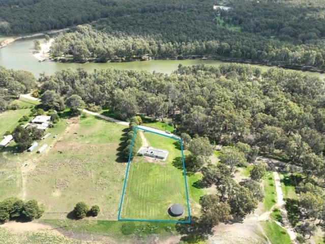 Charming 4 Bedroom Brick Home with Murray River Access on 2.8ha