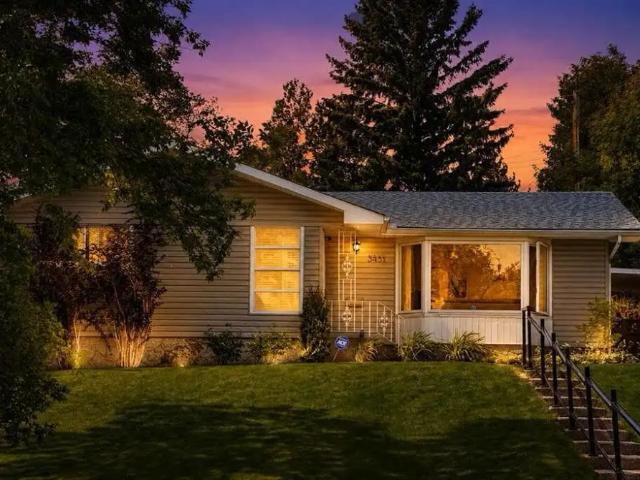 Charming 4 Bedroom Bungalow for Rent in Charleswood — 4 Bedrooms House