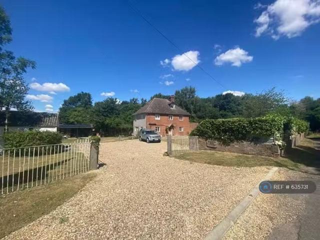 Cheap 4 bedroom detached house for rent in Tower Hill Lane, St.